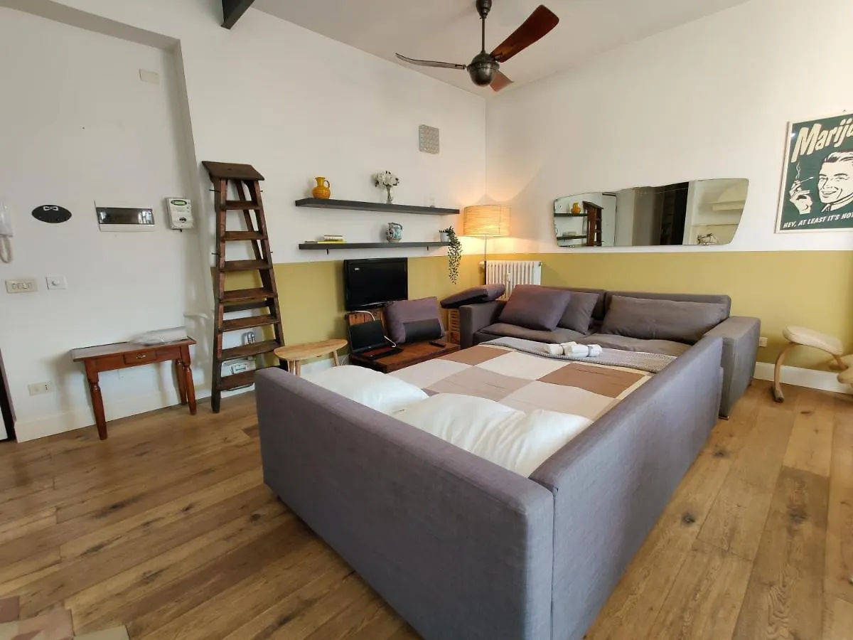 Elegante Trilocale A Milano Appartement