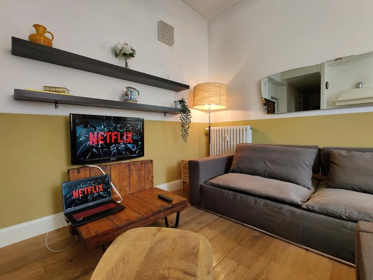 Elegante Trilocale A Milano Appartement