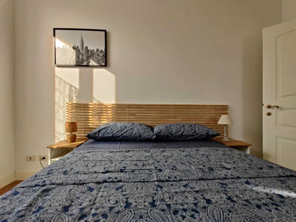 Elegante Trilocale A Milano Appartement
