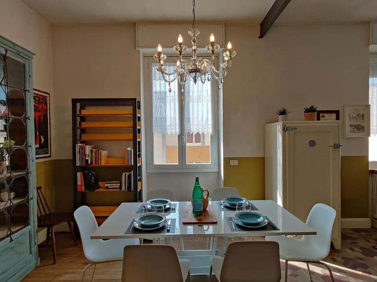 Elegante Trilocale A Milano Appartement