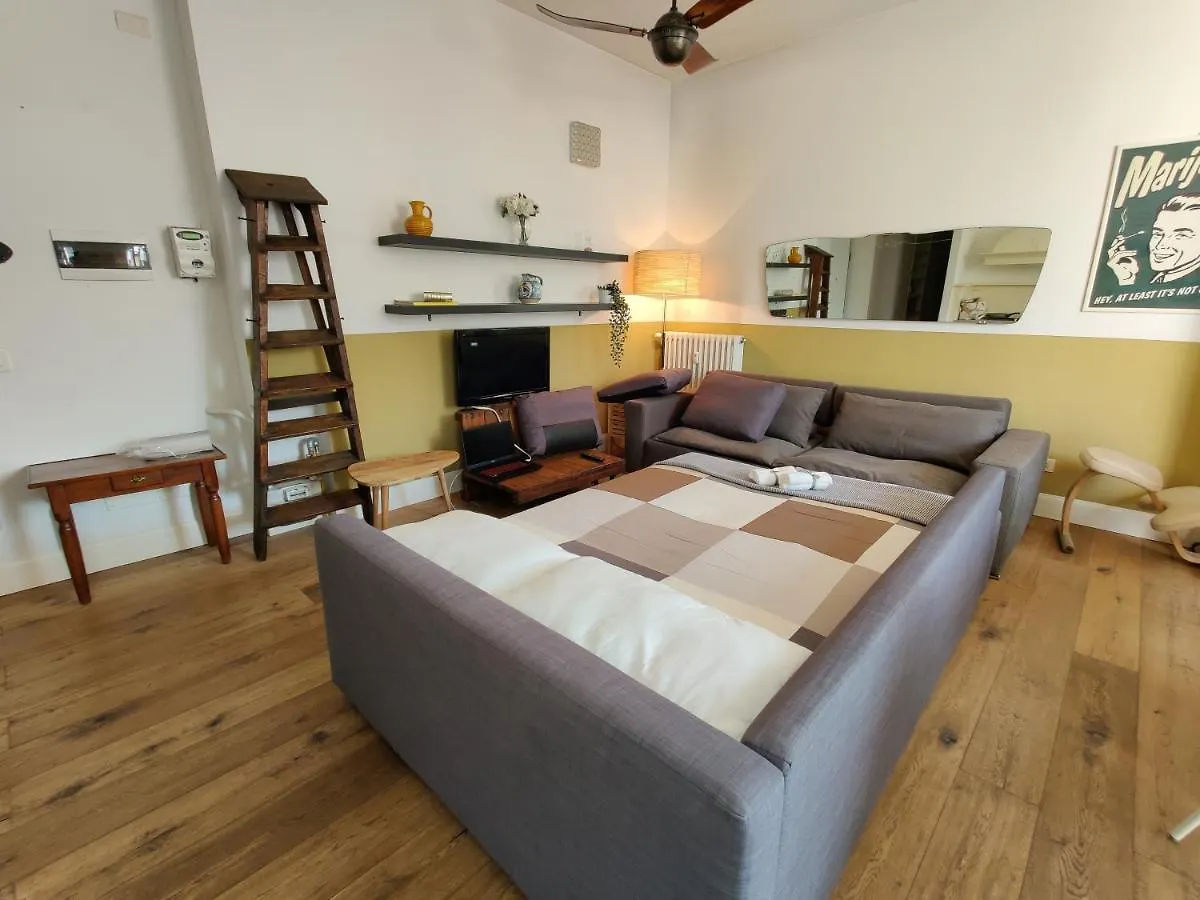Elegante Trilocale A Milano Appartement  Milaan