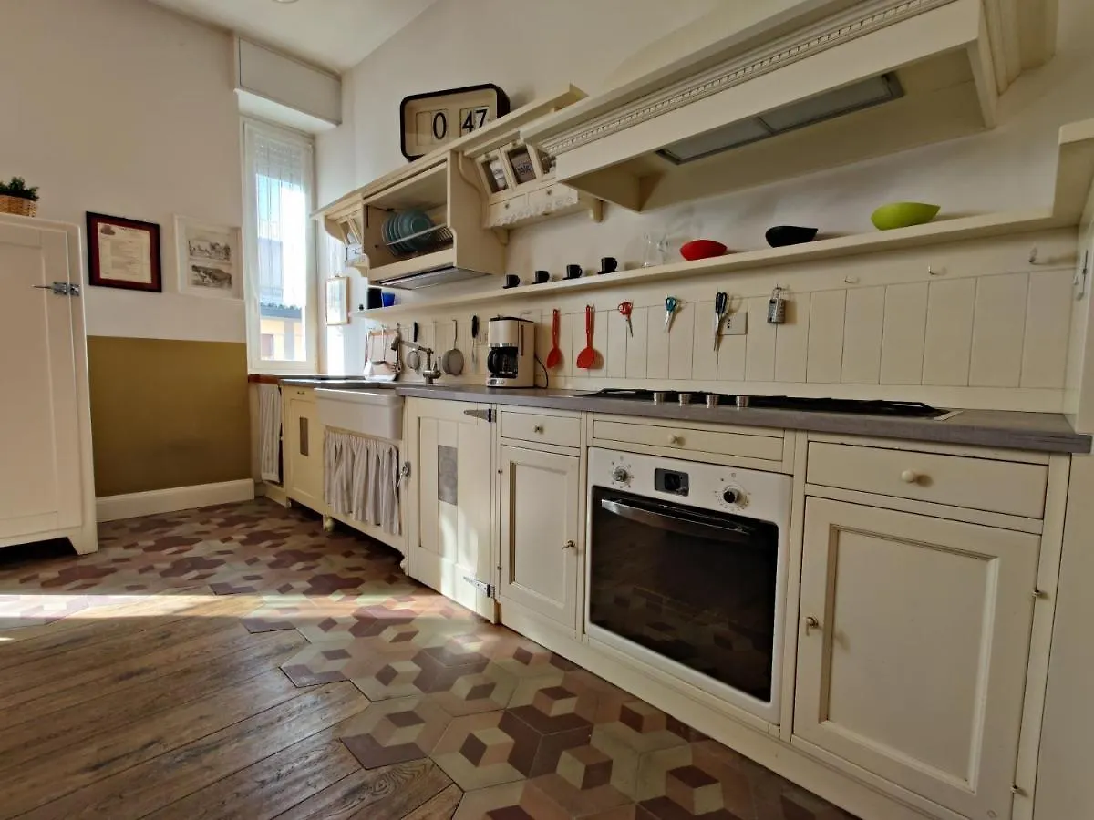 Elegante Trilocale A Milano Appartement
